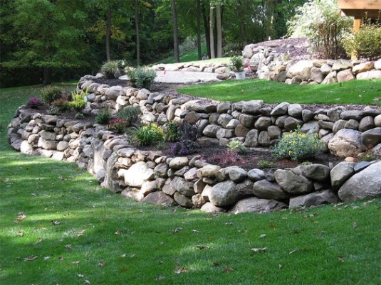 Niche Utama 1 Retaining Rock Wall Ideas For A Sloped Yard - Happy Haute Home