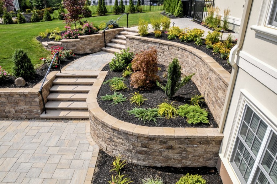 Niche Utama 1  Retaining Wall Landscaping Ideas You'll Love