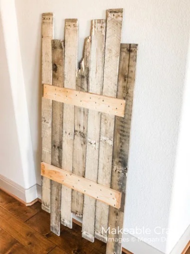 Einzigartige Wanddekoration Mit Holzpaletten Für Lässige Gemütlichkeit